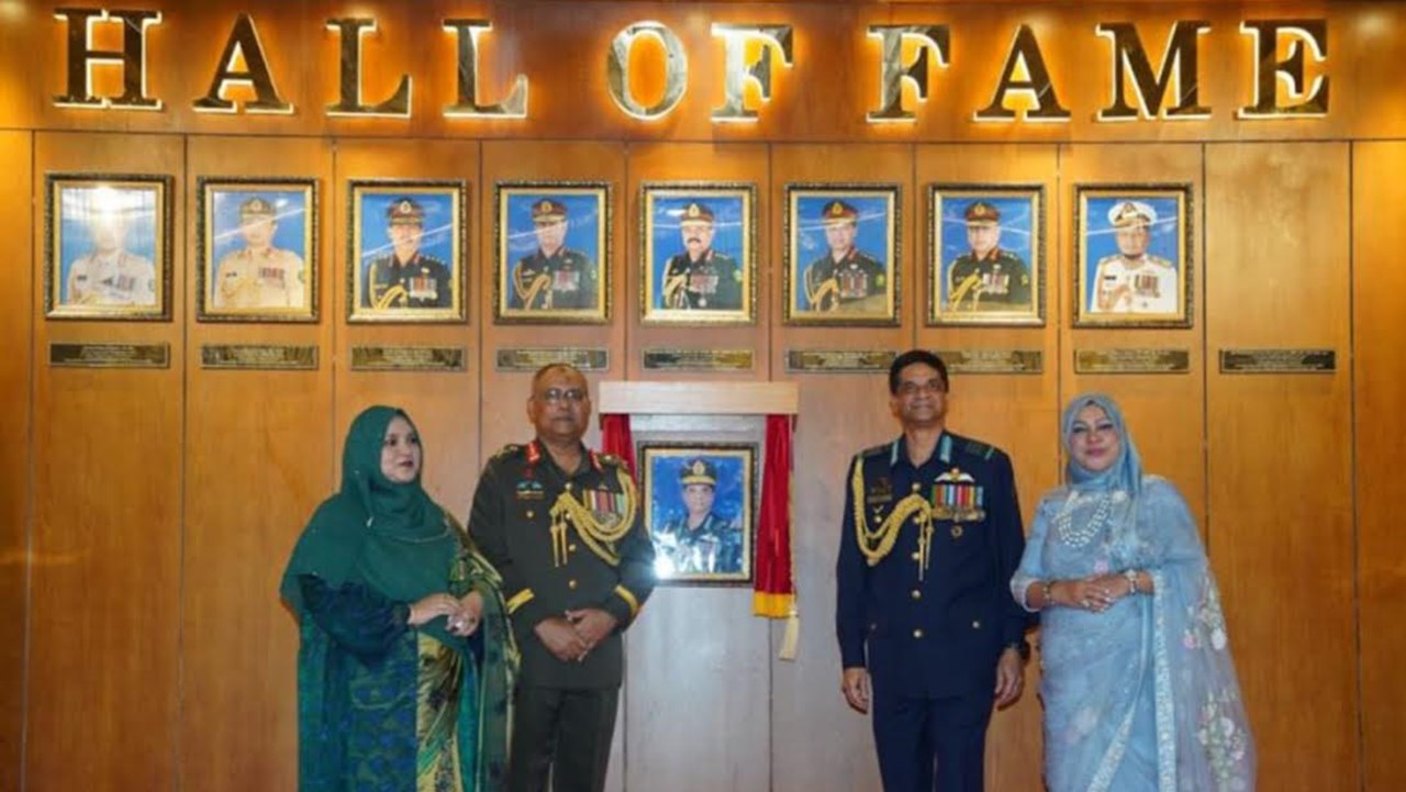 বিএমএ ‘হল অব ফেইম’-এ অন্তর্ভুক্ত হলেন নৌবাহিনী ও বিমান বাহিনী প্রধান