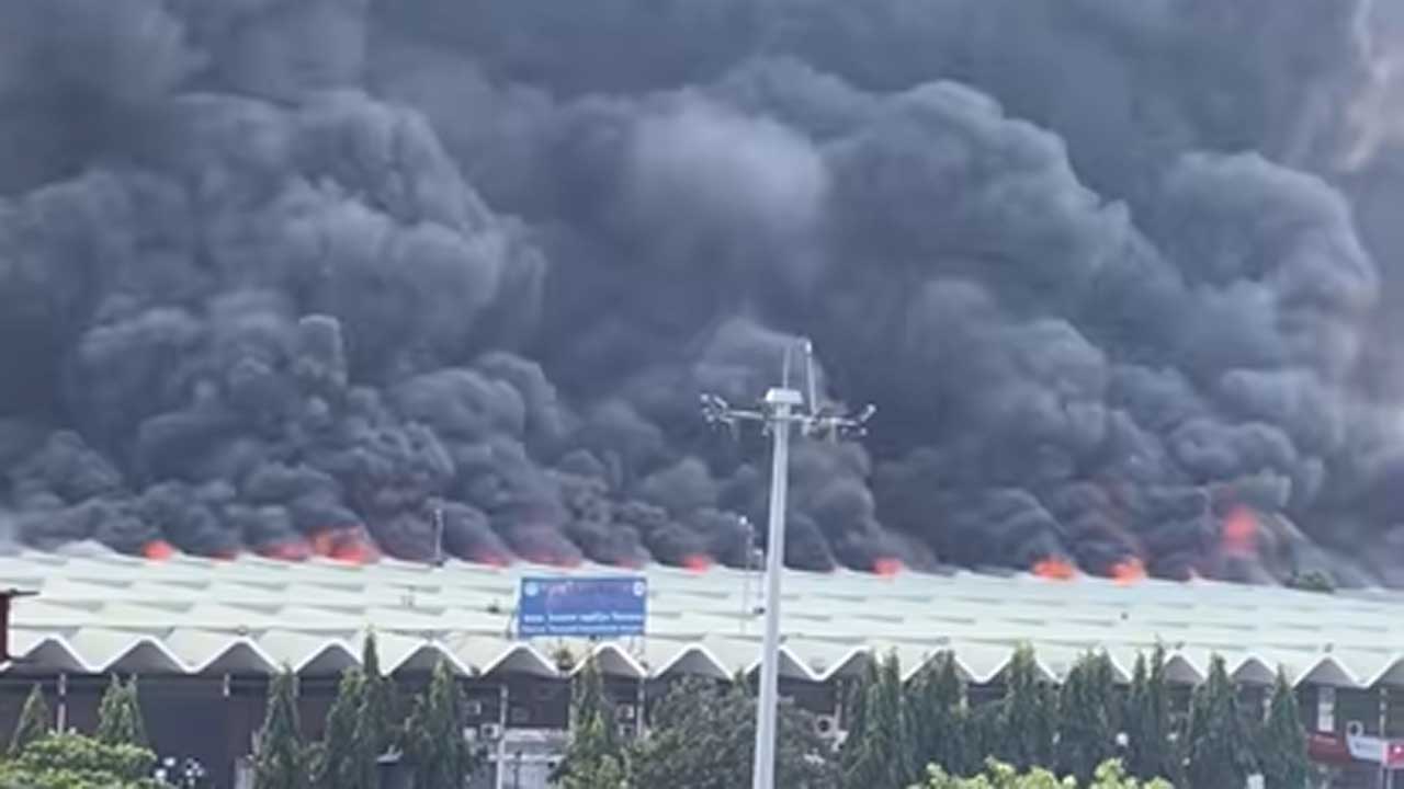 শাহজালাল বিমানবন্দরের কার্গো ভিলেজে আগুন