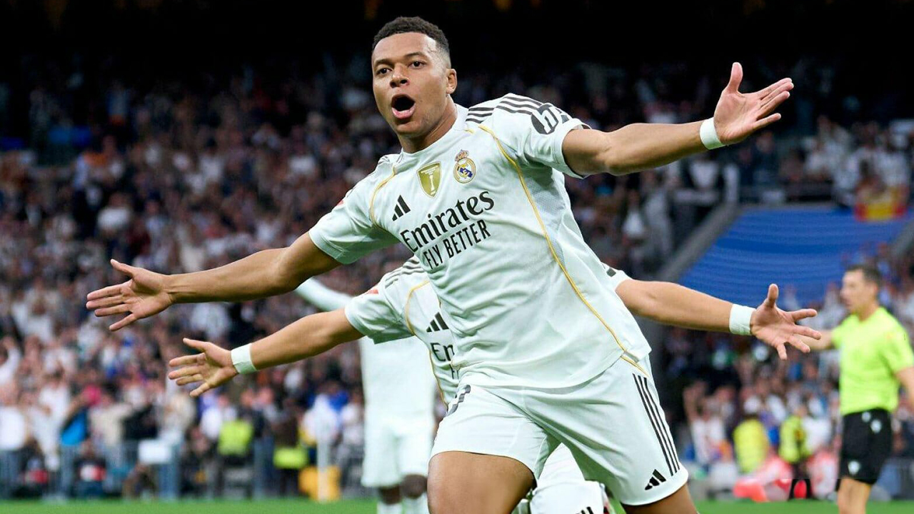 হাড্ডাহাড্ডি লড়াইয়ে বার্সাকে হারাল রিয়াল, লাল কার্ডের পর উত্তেজনা