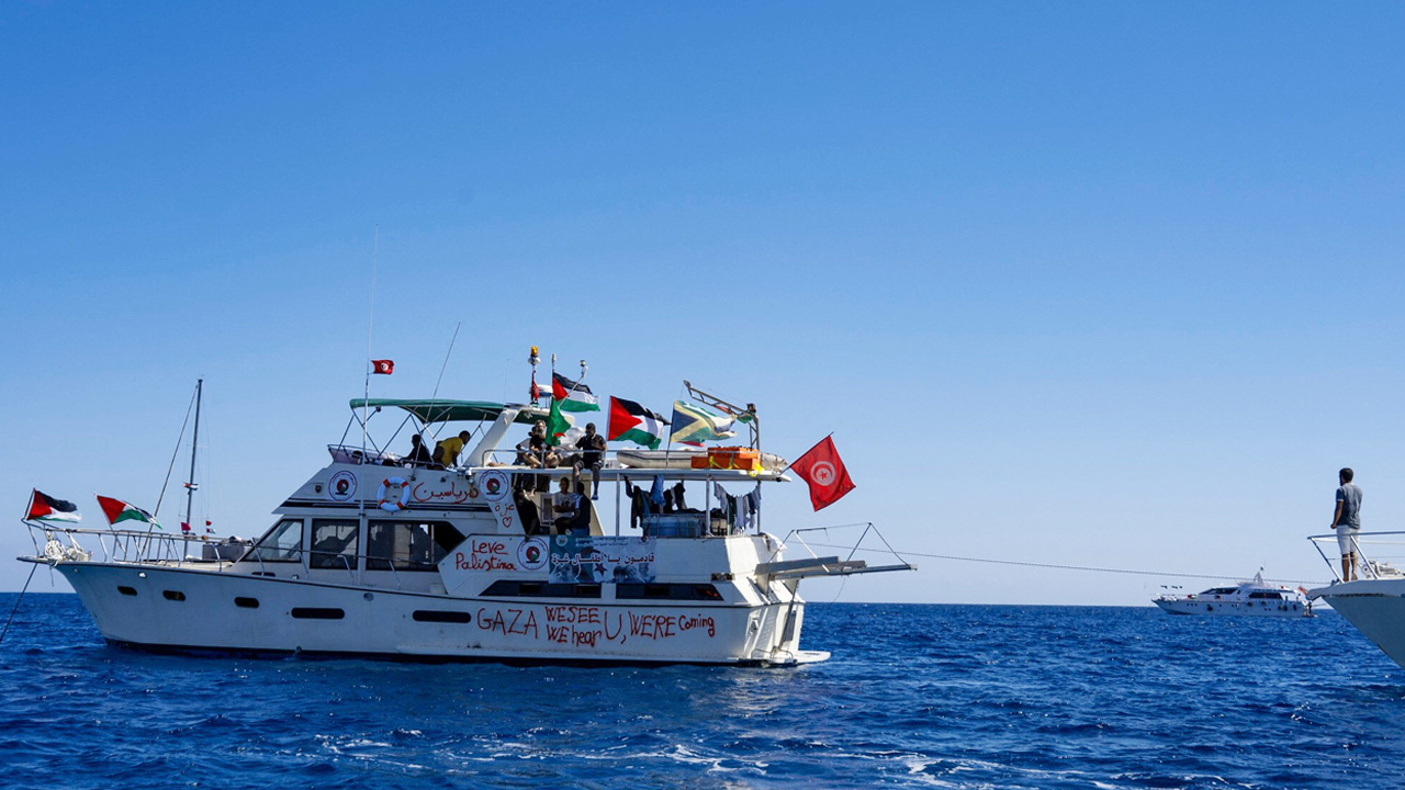 সুমুদ ফ্লোটিলার জাহাজে ওঠে পড়ল ইসরায়েলি সেনারা