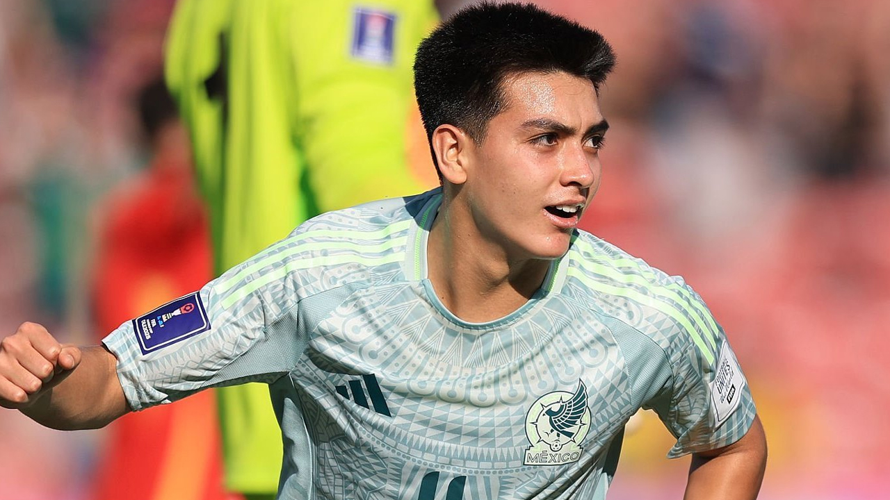 ১৭ বছর বয়সী মিডফিল্ডারের জন্য প্রতিযোগিতায় নামছে বার্সেলোনা-রিয়াল