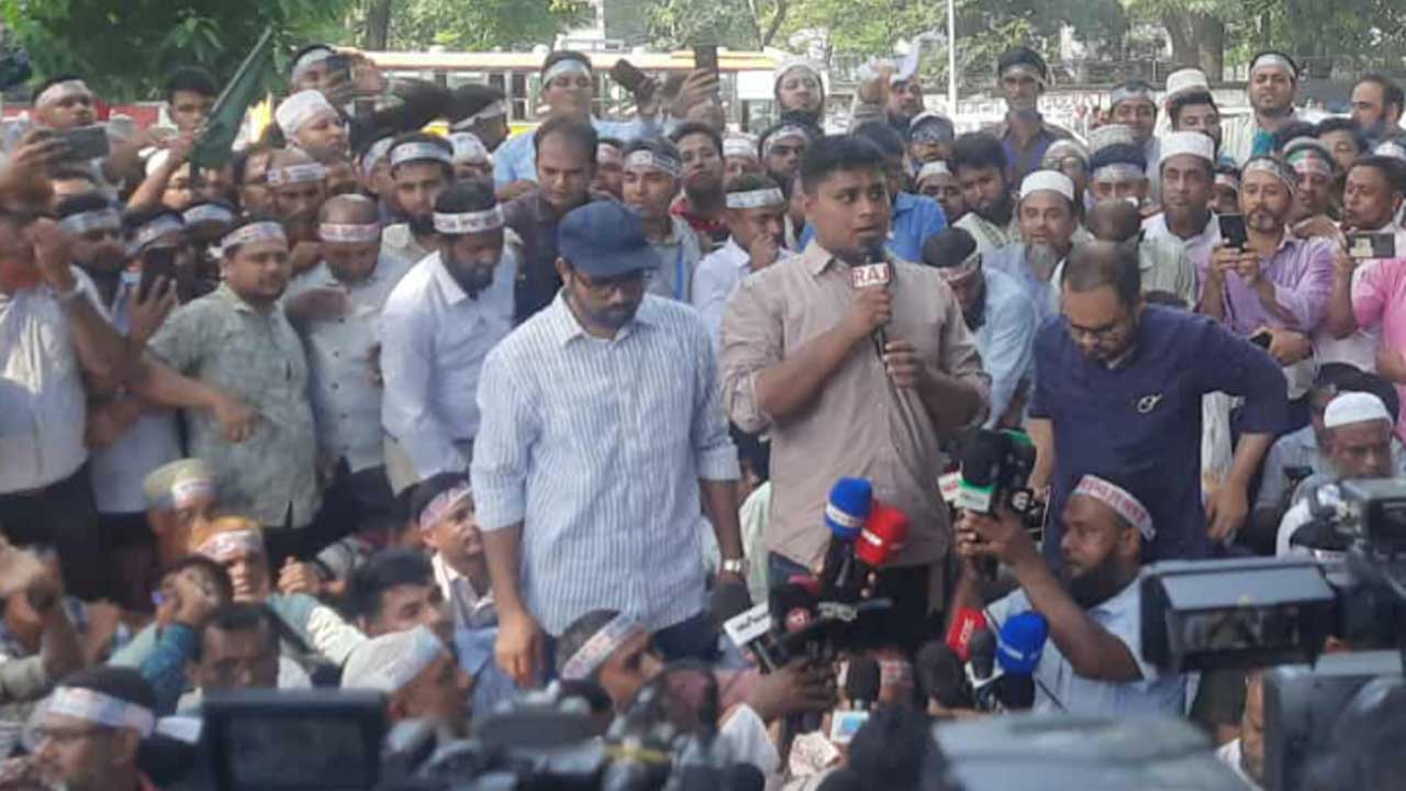 ‘যে উপদেষ্টা শিক্ষকদের সঙ্গে কথা বলতে চান না, সেই উপদেষ্টার দরকার নেই’