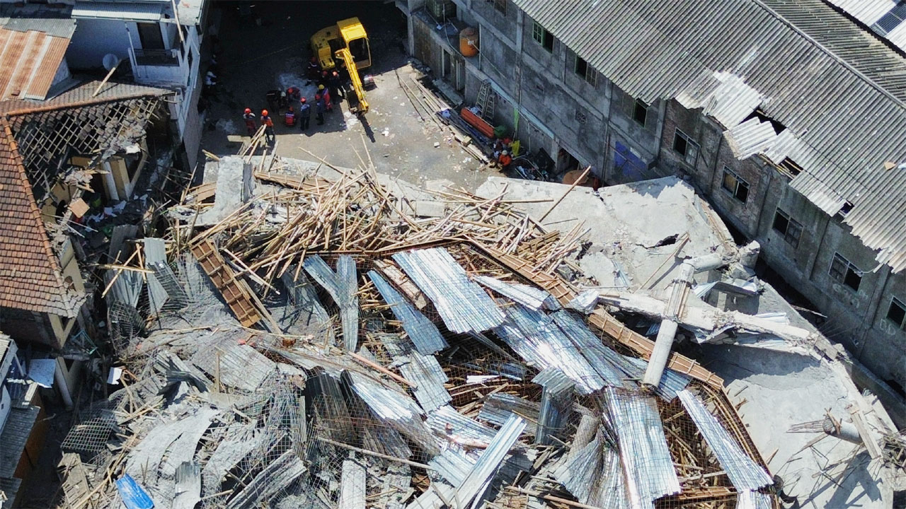 ইন্দোনেশিয়ায় স্কুলভবন ধসে নিহত ৫০