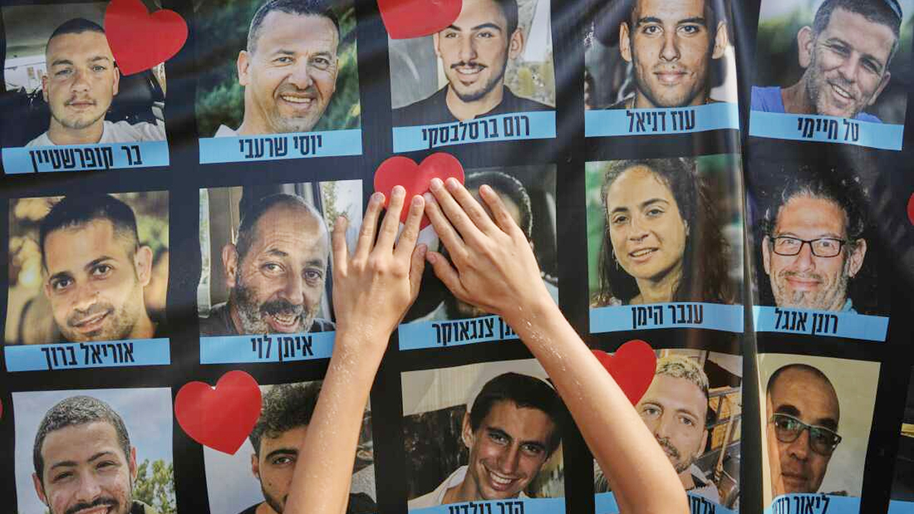 রাতে আরও কয়েক জিম্মির মরদেহ ফেরত দেবে ফিলিস্তিনি গোষ্ঠী