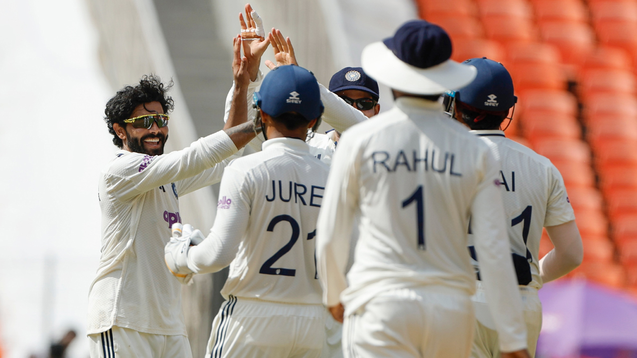 জাদেজার সবাইকে ছাড়িয়ে যাওয়ার দিনে ক্যারিবীয়দের উড়িয়ে দিলো ভারত