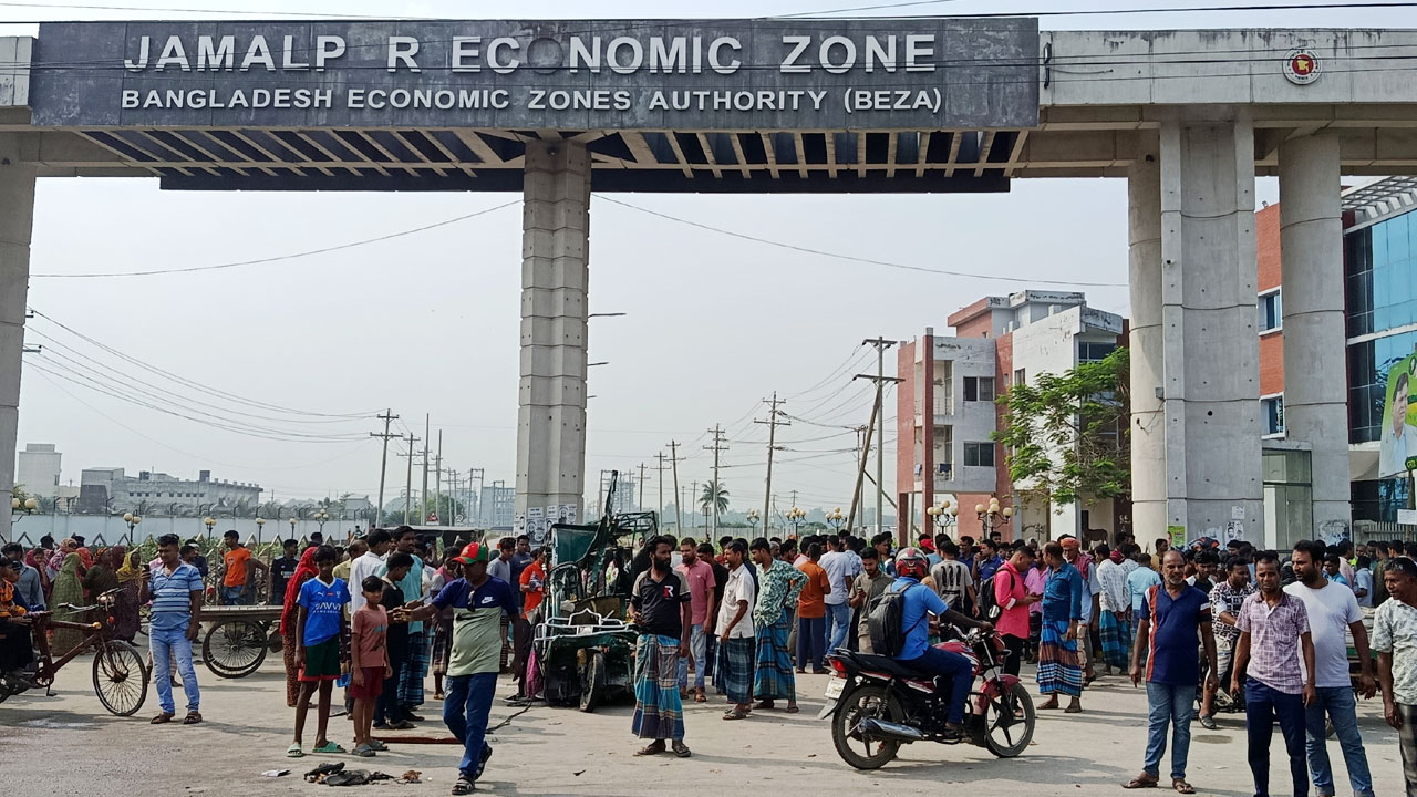 জামালপুরে কাভার্ডভ্যানের সঙ্গে ইজিবাইকের সংঘর্ষ, নিহত বেড়ে ৫