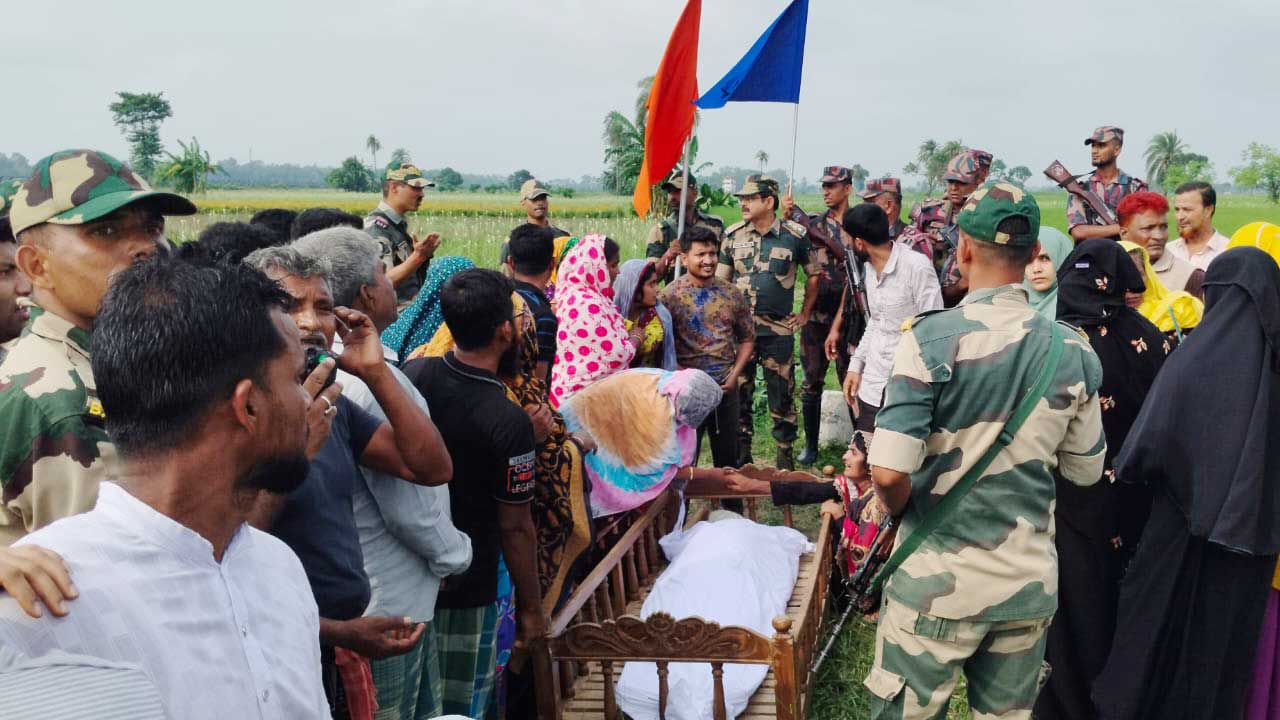 মানবতার দৃষ্টান্ত স্থাপন করলো বিজিবি-বিএসএফ