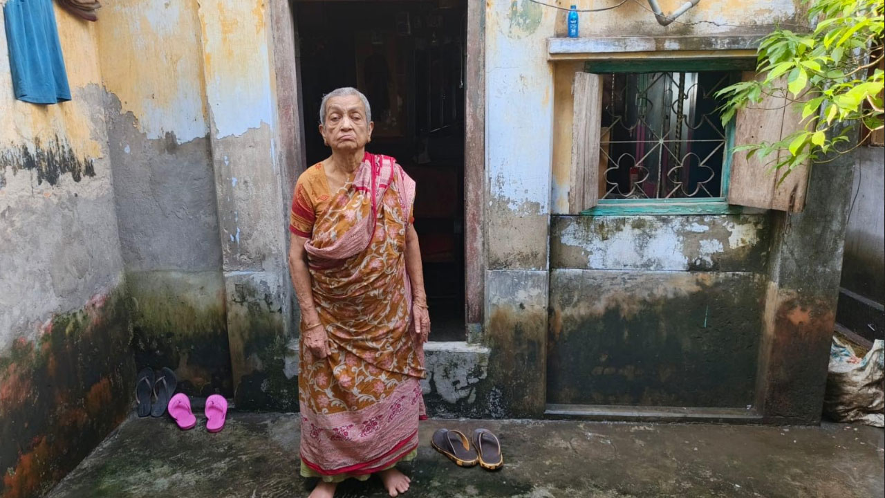 মানুষ গড়ার কারিগর শিক্ষিকা রঞ্জিতা রানী, আজ তার কাছে নেই ওষুধ কেনার টাকা