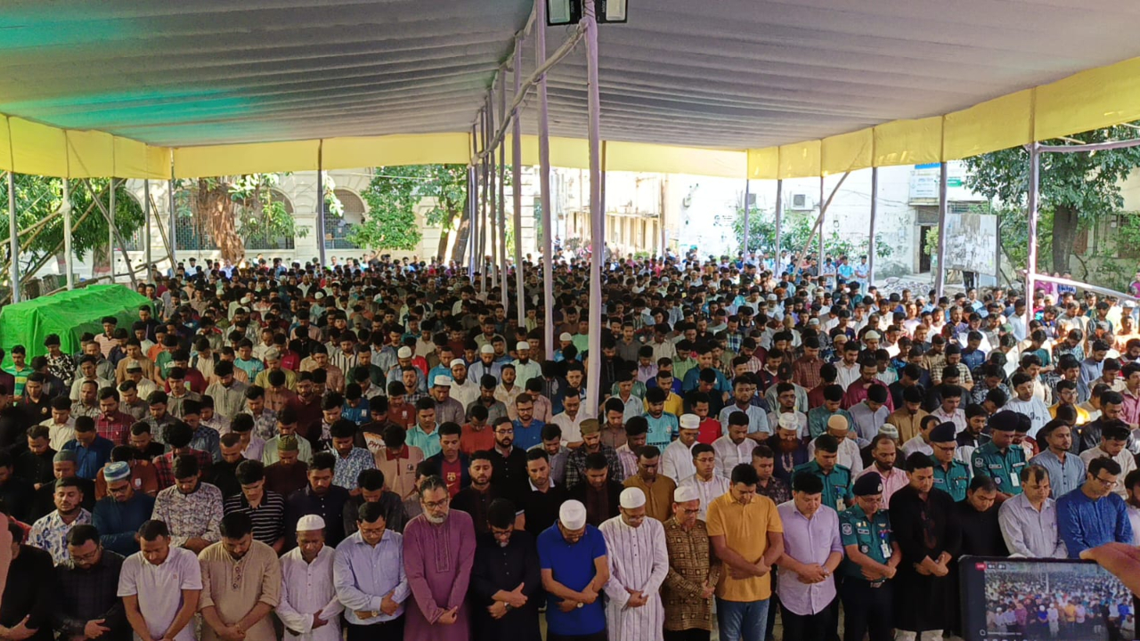 সহপাঠী-শিক্ষকদের অশ্রুসিক্ত নয়নে বিদায় জবি শিক্ষার্থী জুবায়েদের 