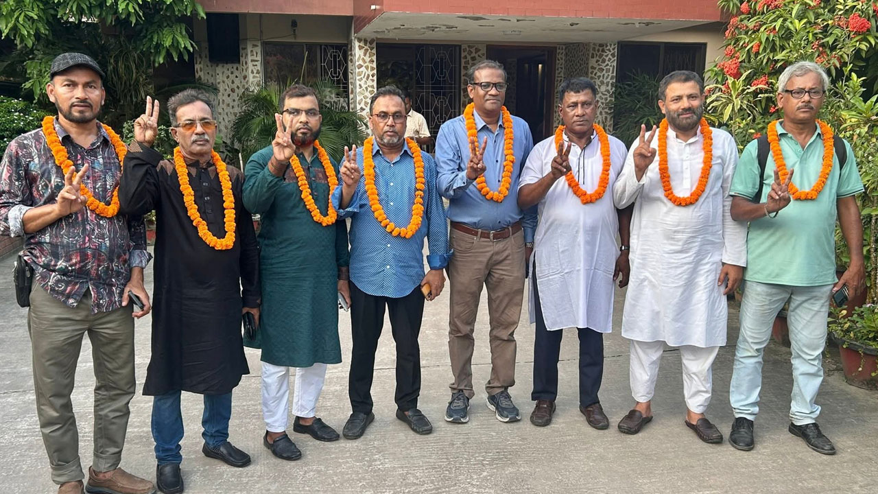 ফের সাংবাদিক ইউনিয়ন যশোরের নেতৃত্বে আকরামুজ্জামান-ফরহাদ