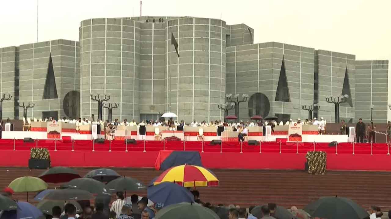 জুলাই সনদ স্বাক্ষর অনুষ্ঠানে উপস্থিত হয়েছেন যেসব নেতা