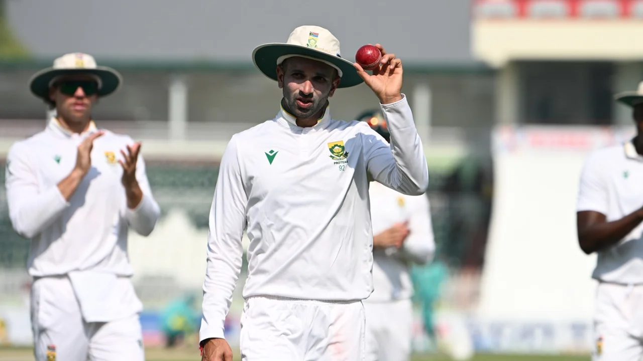 পাকিস্তান ম্যাচে ২২ বছরের পুরোনো রেকর্ড ভাঙলেন কেশভ