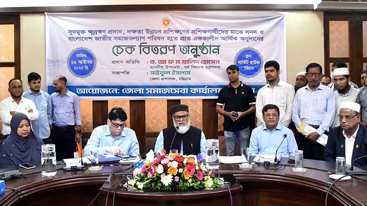 বিগত অর্থবছরে সরকার ৪ কোটি অসহায় মানুষের পাশে দাঁড়িয়েছে