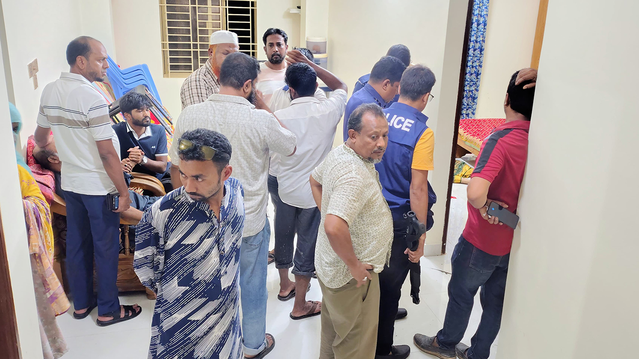 লক্ষ্মীপুরে মা-মেয়ে হত্যার ঘটনায় যুবক আটক