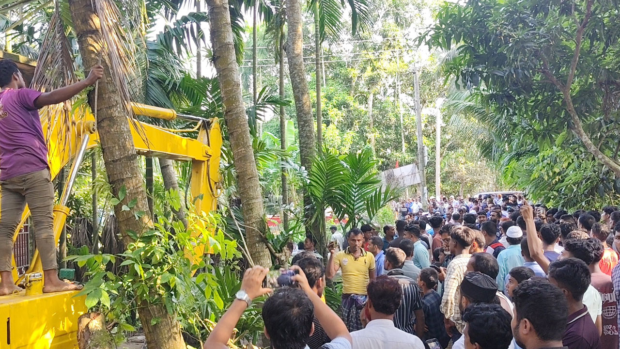 ৪৩ বছর পর জমি বুঝে পেলেন প্রকৃত মালিক