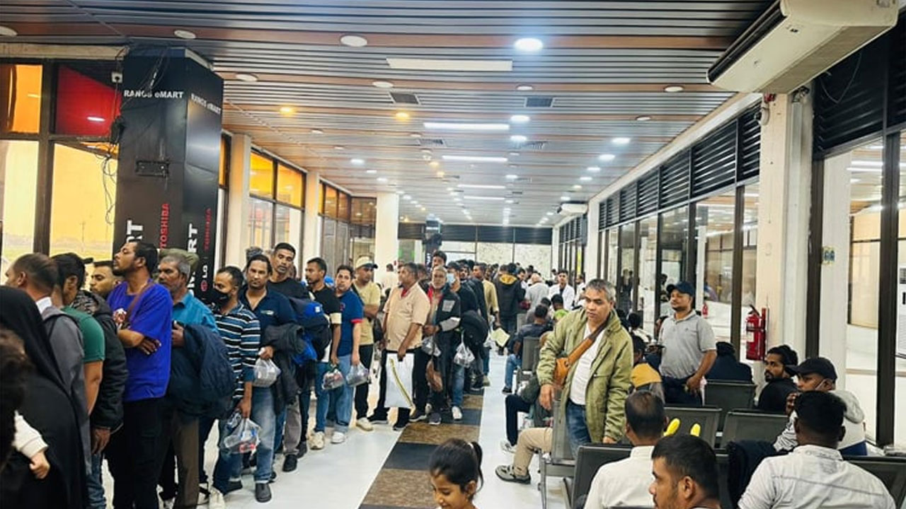 লিবিয়া থেকে ফিরল ৩০৯ বাংলাদেশি