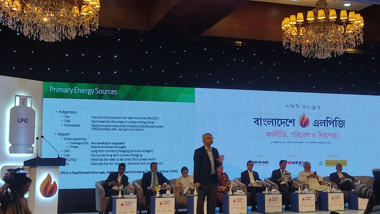 দেশের ৬৫ শতাংশ জ্বালানিই এখন আমদানি-নির্ভর