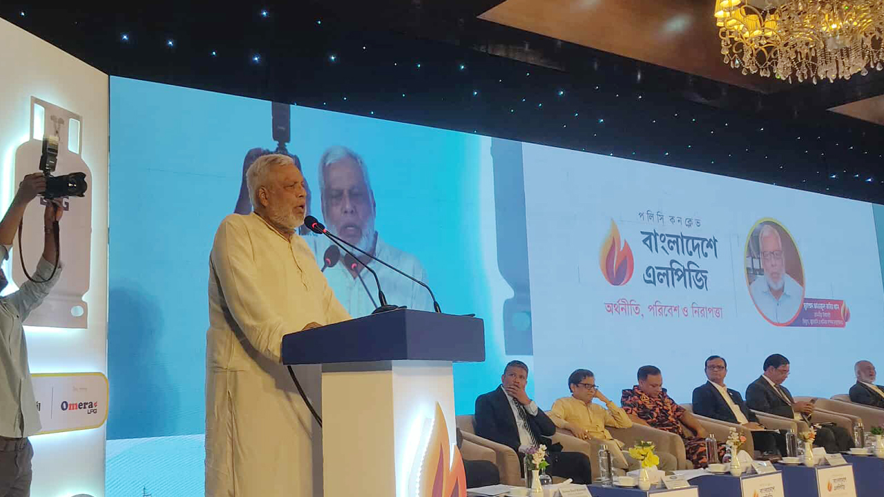 এলপিজি সিলিন্ডার ১ হাজার টাকার মধ্যে হওয়া উচিত : জ্বালানি উপদেষ্টা
