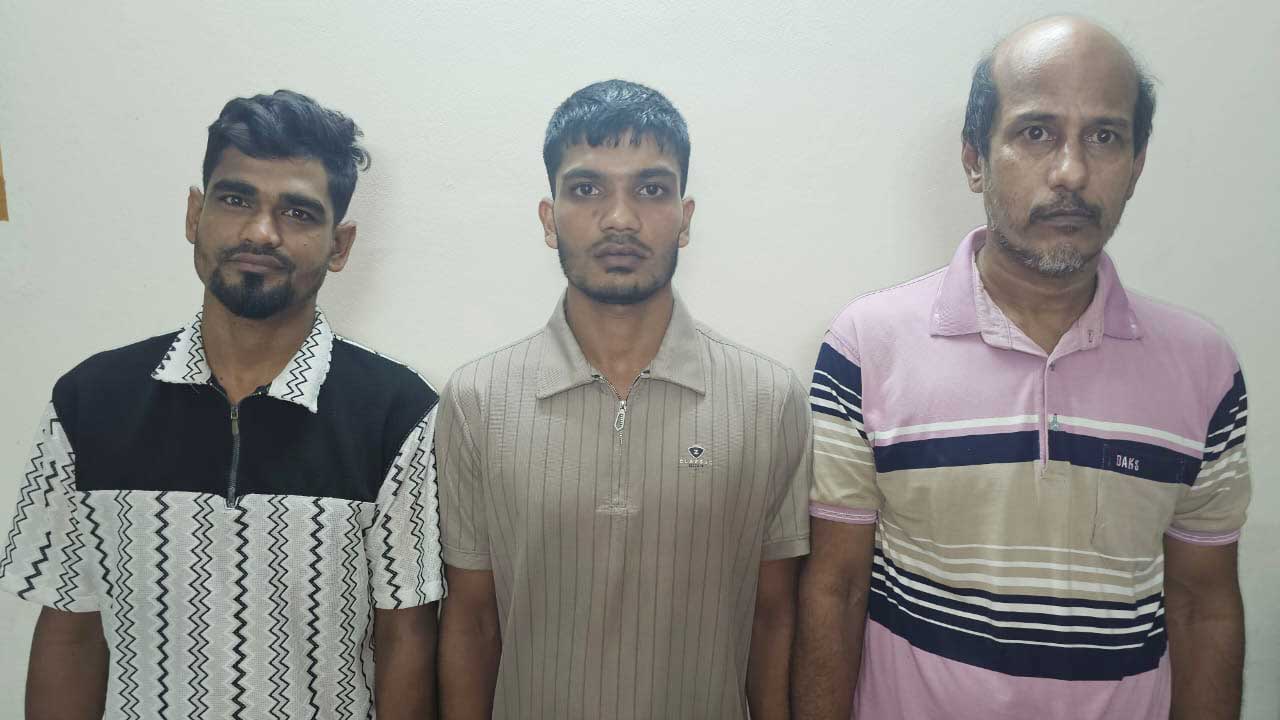 ডিবি পুলিশের কাছে মাদক বিক্রি করতে এসেছিল তারা