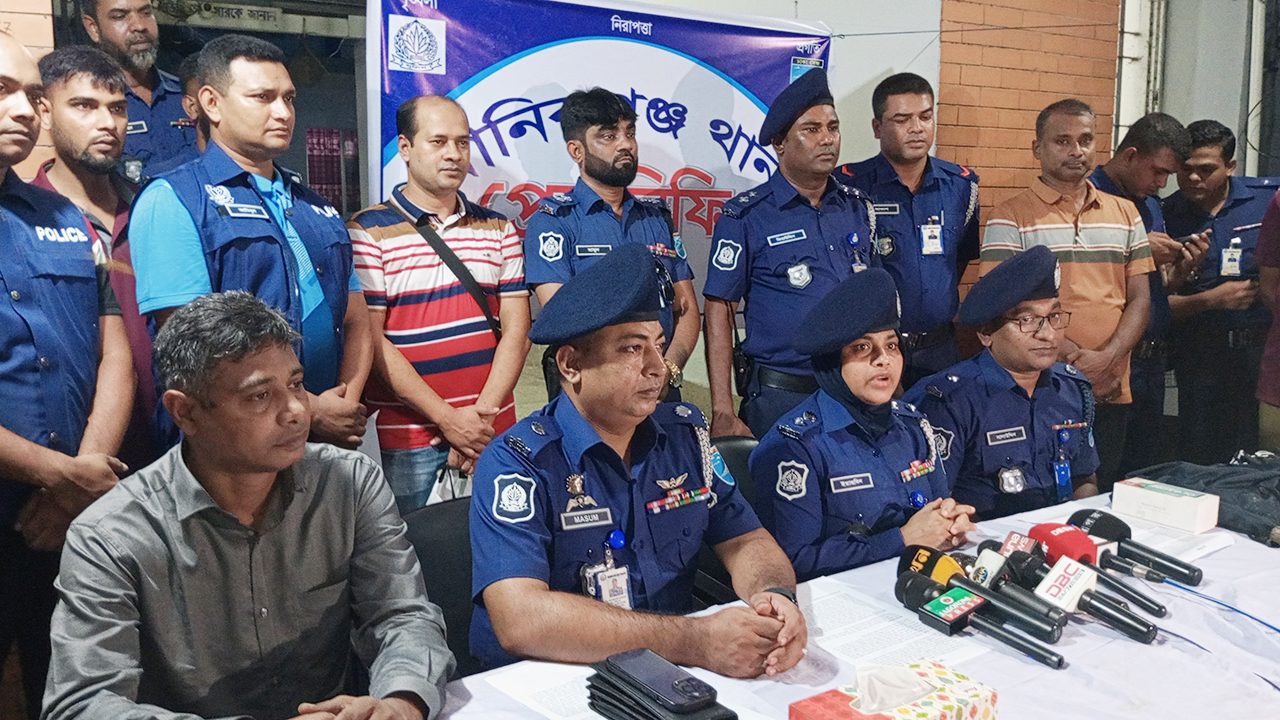 স্বর্ণ ব্যবসায়ীর ডাকাতির নাটক দেখে পুলিশও অবাক