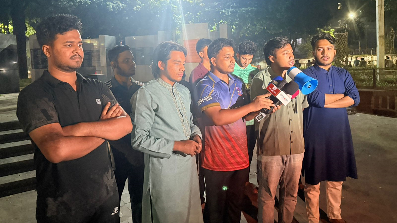 ছাত্রশিবিরের ওপর হামলা-জবি ছাত্রদল নেতা হত্যার প্রতিবাদ ঢাবিতে মানববন্ধন