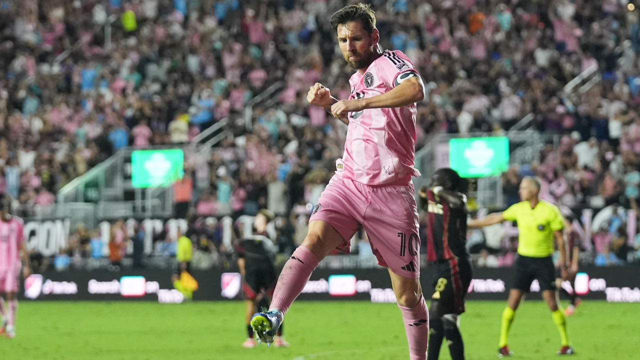 আর্জেন্টিনার ম্যাচের মাঝেই মায়ামিকে জোড়া গোলে জেতালেন মেসি