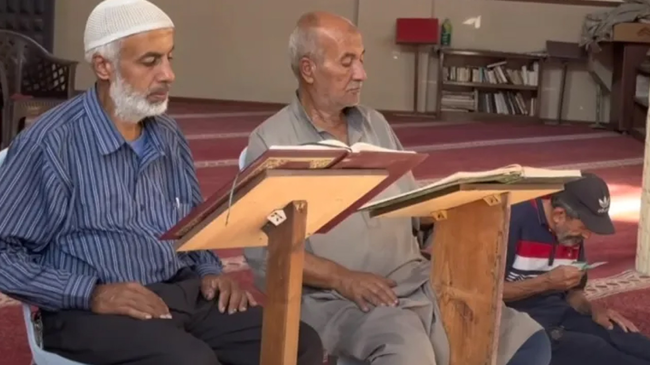 গাজার ‘তাওহীদ মসজিদে’ দীর্ঘ দিন পর আজান ও জামাতে নামাজ