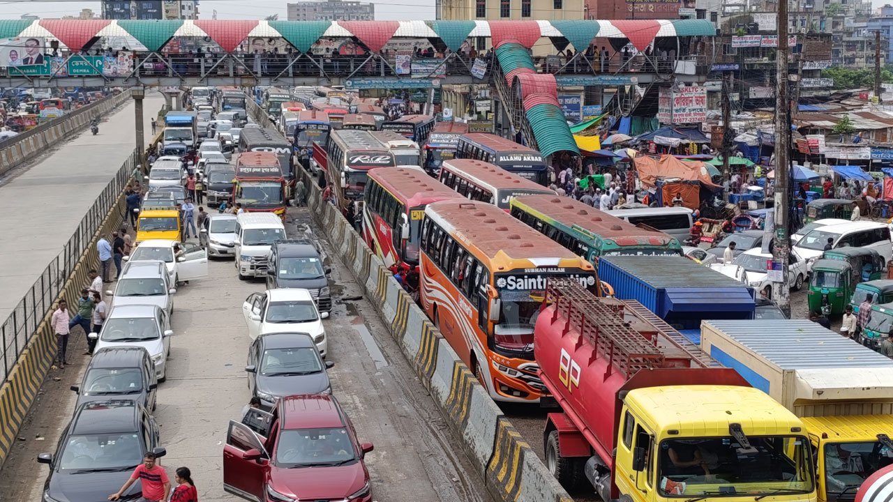 ঢাকা-চট্টগ্রাম ও ঢাকা-সিলেট মহাসড়কে ১৯ কিলোমিটার যানজট
