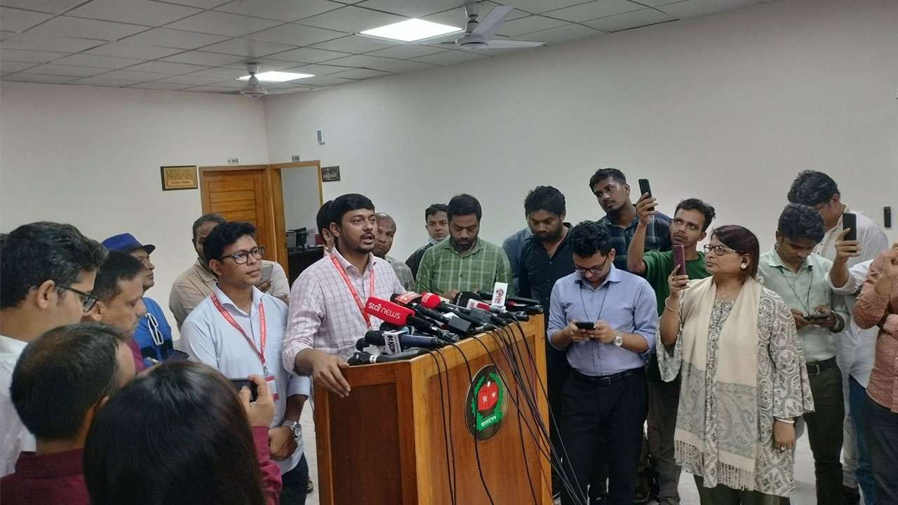 বৈঠকে দুই ঘণ্টা নিশ্চুপ ছিলেন সিইসি : নাসীরুদ্দীন পাটওয়ারী 