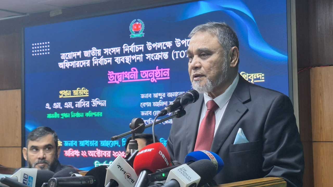 আইনের প্রতি শ্রদ্ধাশীল থেকে নিরপেক্ষভাবে দায়িত্ব পালনের নির্দেশ সিইসির