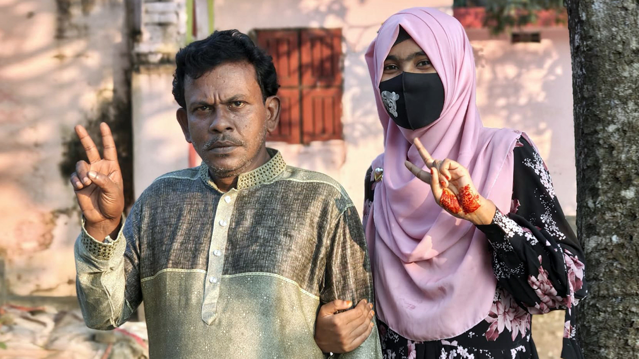 নাটোরে বাবা-মেয়ের একসঙ্গে এইচএসসি পাস