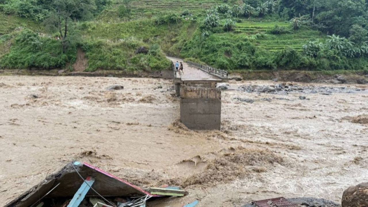 ভারী বৃষ্টিতে বিপর্যয়কর পরিস্থিতি, নেপাল-ভারতে নিহত ৬৭