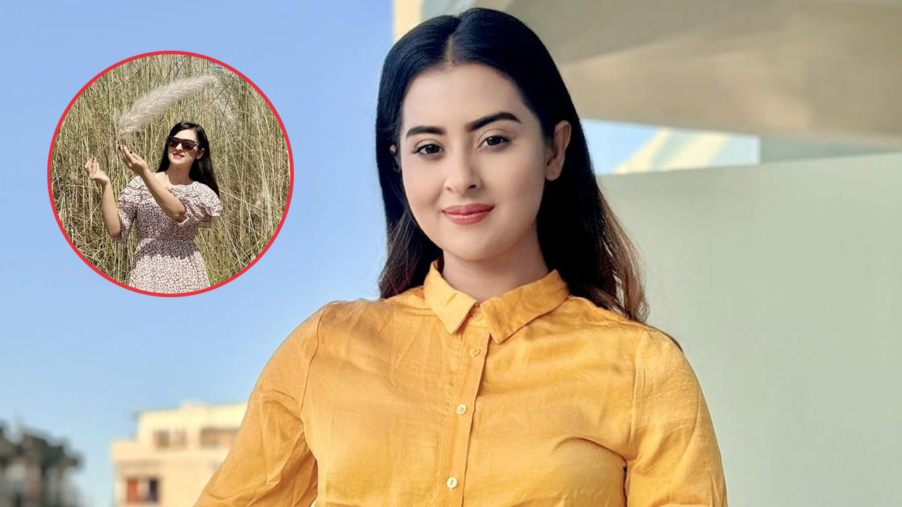 কাশফুলের শুভ্রতায় বুবলী 