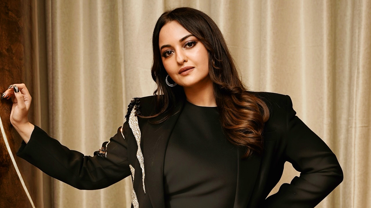 আপনারা থামুন, নিজের কাজে মন দিন : সোনাক্ষী