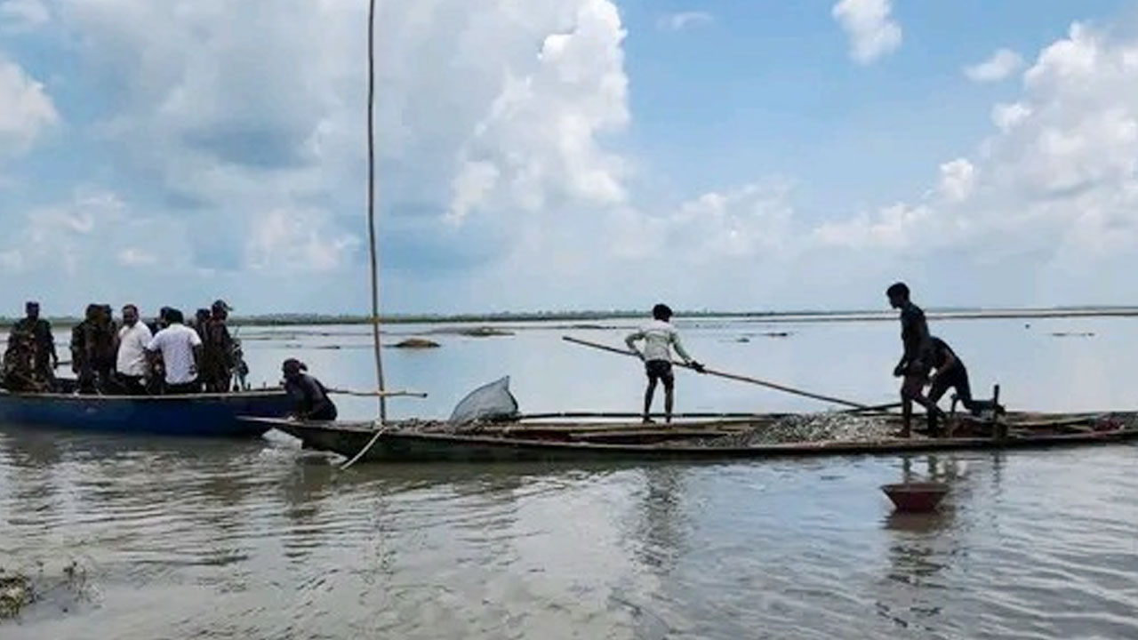 তিস্তা নদী থেকে পাথর উত্তোলন, বাড়ছে ভাঙন