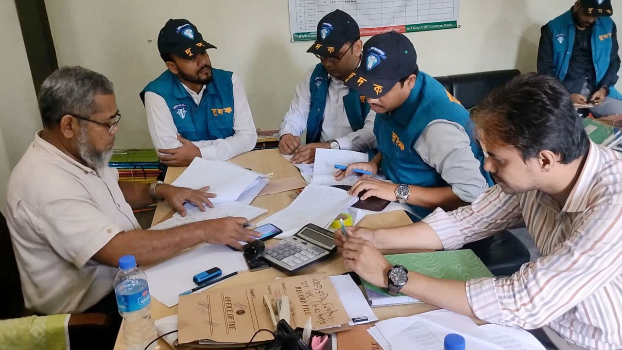 ব্যাংক কর্মকর্তার বিরুদ্ধে ৮ কোটি টাকা আত্মসাতের অভিযোগ, দুদকের অভিযান 