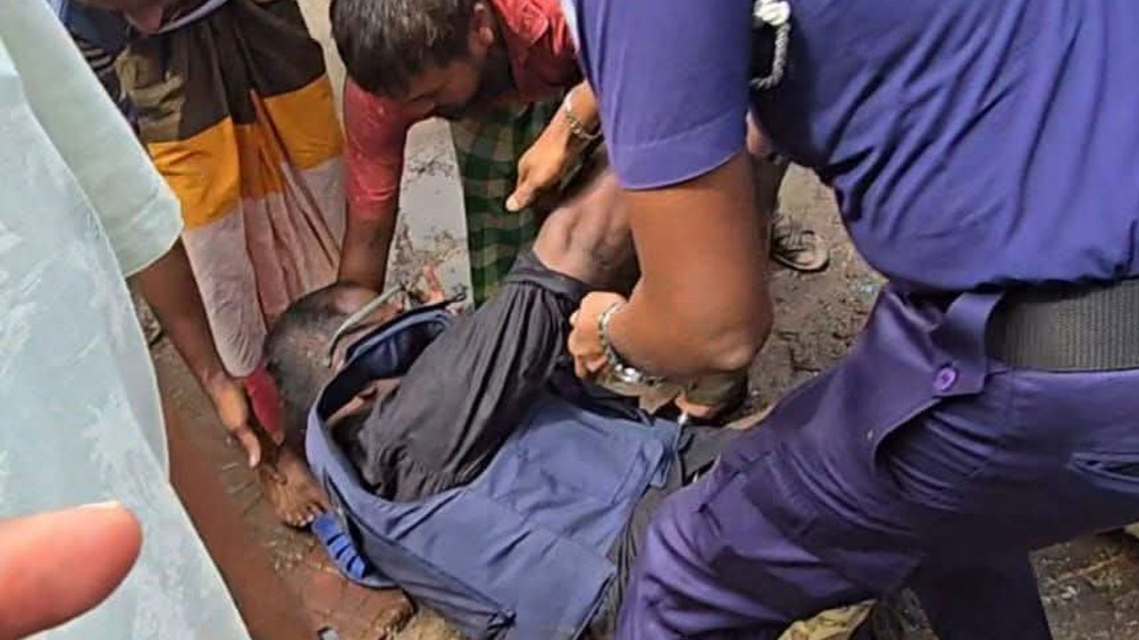 অটোরিকশা থেকে চাঁদা তুলতে বাধা, পুলিশ কর্মকর্তার ওপর হামলা 