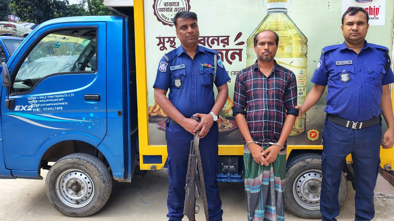 পটিয়ায় কাভার্ডভ্যানসহ তেল ছিনতাই, গ্রেপ্তার ১