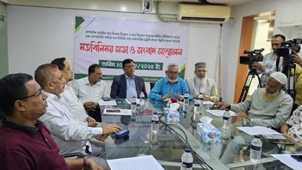 সার ডিলার নিয়োগ নীতিমালা পেছানোর দাবি সারাদেশের ডিলারদের