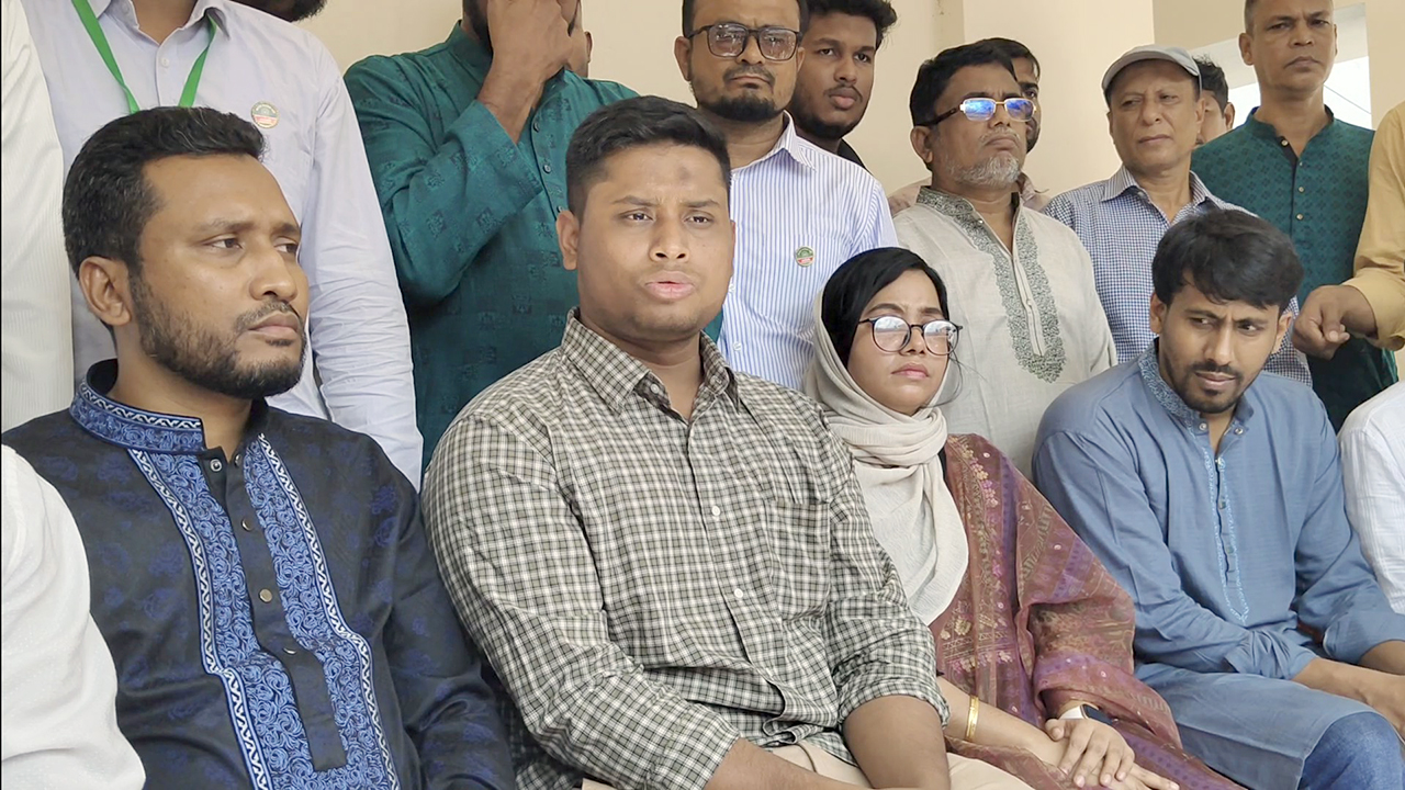 বিএনপি-জামায়াতের সঙ্গে এনসিপির দূরত্বের কথাটি সত্য নয়: হাসনাত আবদুল্লাহ