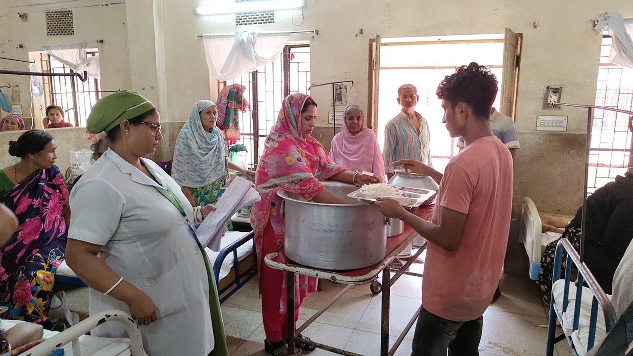 ‎পিরোজপুর জেলা হাসপাতালে নিম্নমানের খাবার, পরিমাণেও কম