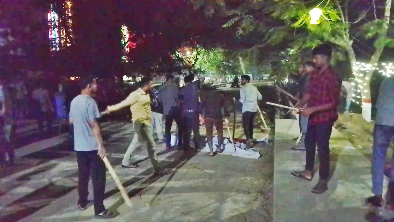 বেরোবিতে তিন বিভাগের মধ্যে সংঘর্ষ, শ্রেণিকক্ষ ভাঙচুর