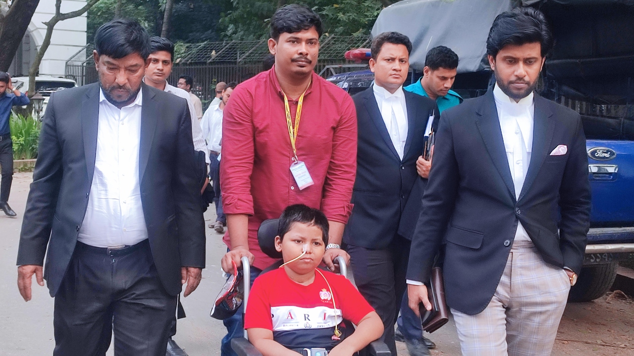 এক বুলেটেই নিভে গেল দাদির জীবন, বাকশক্তি হারালো ছোট্ট মুসা