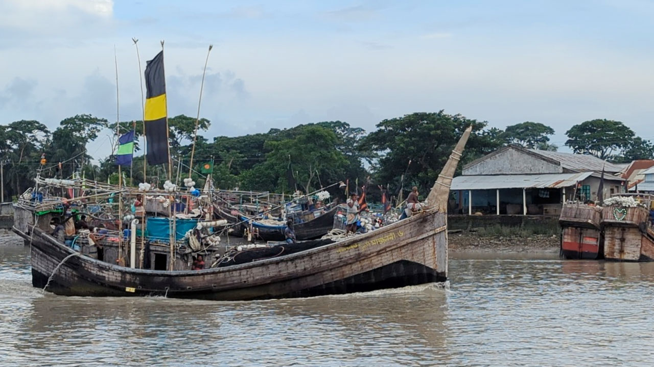 ‘ঋণের টাকা পরিশোধের চিন্তায় আমাগো ঘুম হারাম হইয়া গেছে’