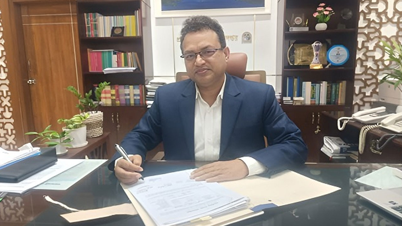 ১৬৫ উপজেলার প্রাথমিকের শিশুদের দুধ-ডিম-ফলসহ খাবার দেবে সরকার