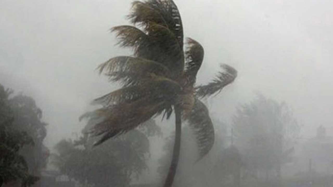 তীব্র বজ্রপাত ও ঝোড়ো হাওয়াসহ ভারী বৃষ্টির সতর্কতা