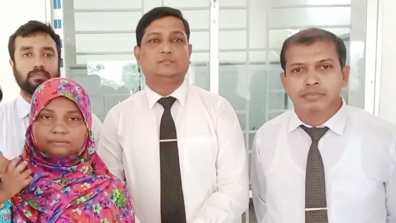 ঝালকাঠির সেই শিশুটির পাশে দাঁড়িয়েছেন অনেকেই