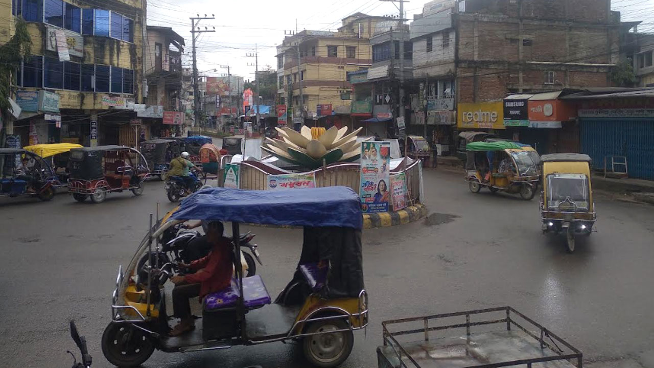 চার দিন পর স্বস্তি ফিরছে খাগড়াছড়িতে