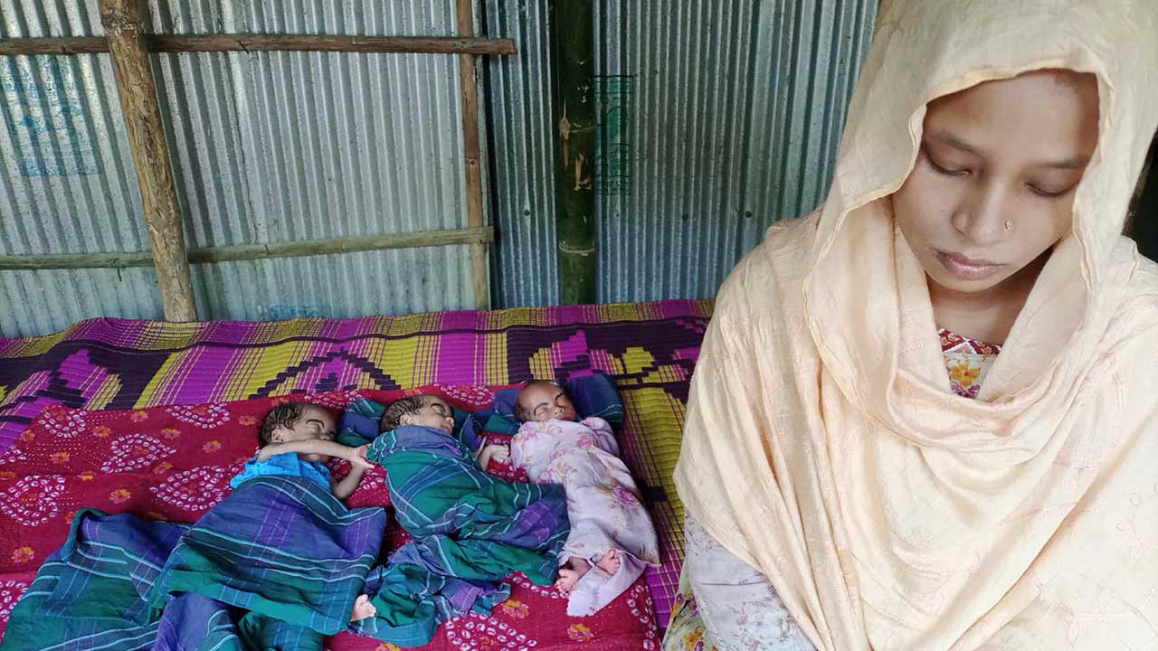 তিন কন্যা সন্তানকে নিয়ে দিশেহারা দিনমজুর দম্পতি