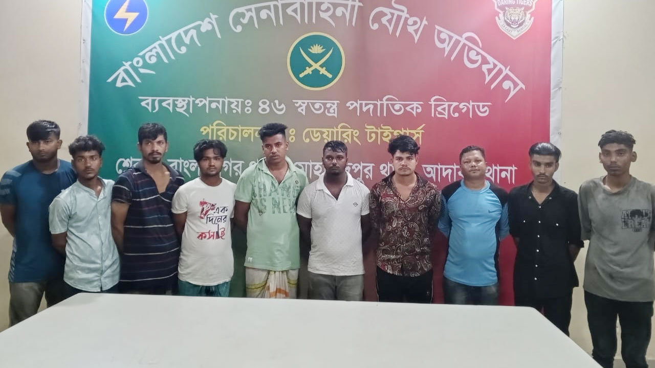 সেনা অভিযান : রায়েরবাজারে কিশোর গ্যাং ‘পাটালি গ্রুপ’-এর ১০ সদস্য আটক